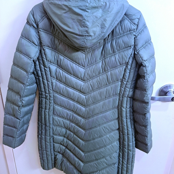Michael Kors Women's Puffer Jacket - Black and Green - Picture 6 of 11